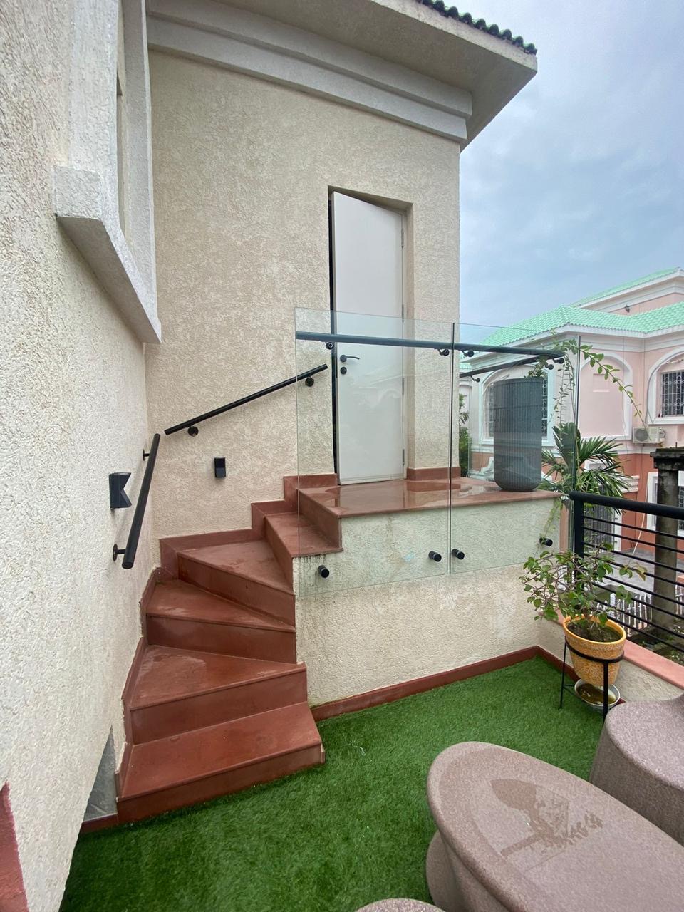 SS Glass Balcony Railing